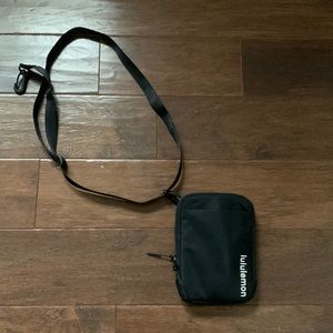 Lululemon black crossbody bag- customisable length